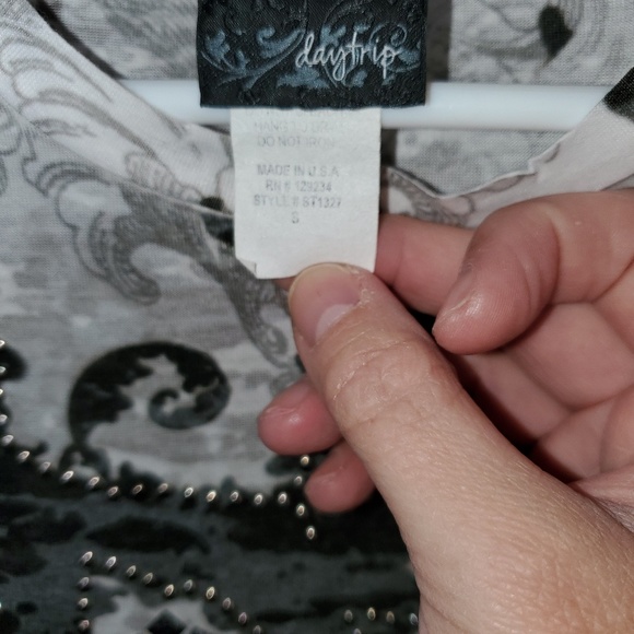 Buckle Tshirt - Picture 4 of 4